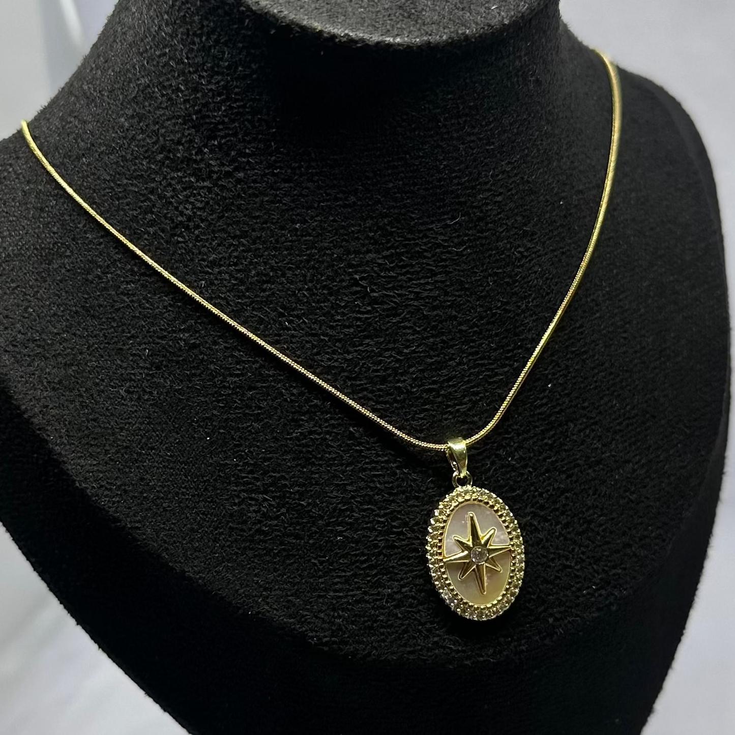 LUSTROUS STARRY NECKLACE