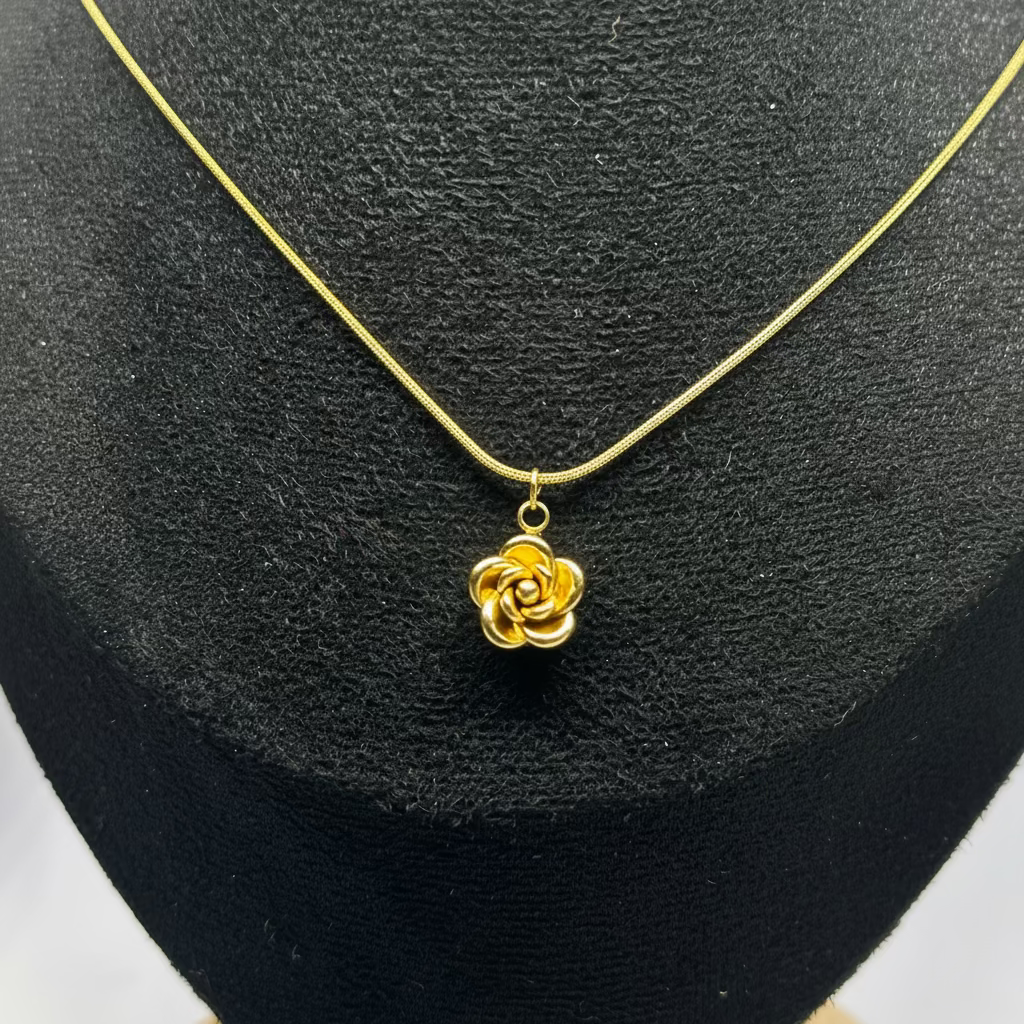 FIONNA FLORAL NECKLACE