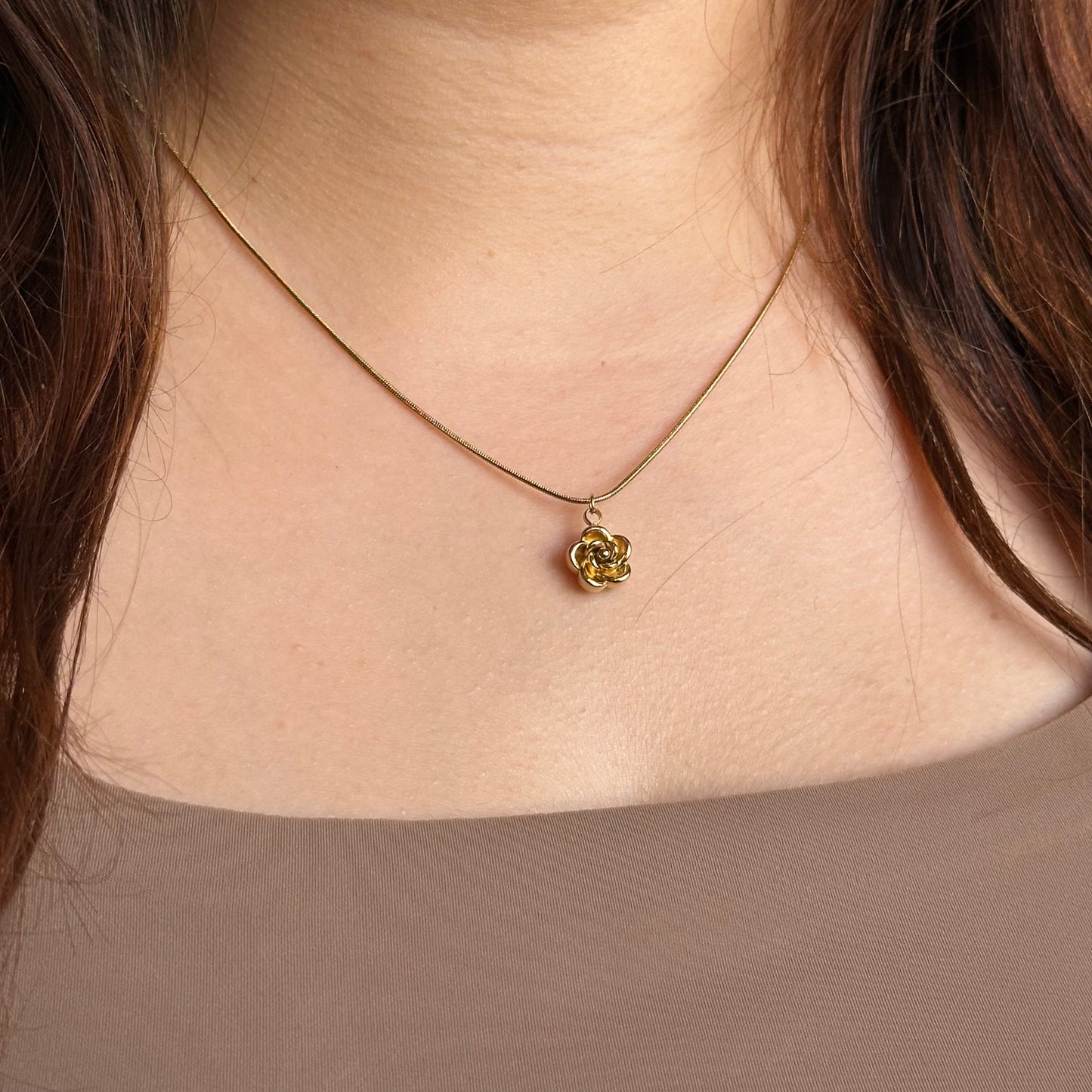 FIONNA FLORAL NECKLACE