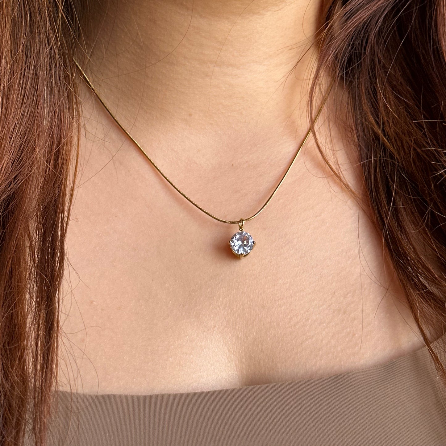 SOLITAIRE CRYSTAL NECKLACE