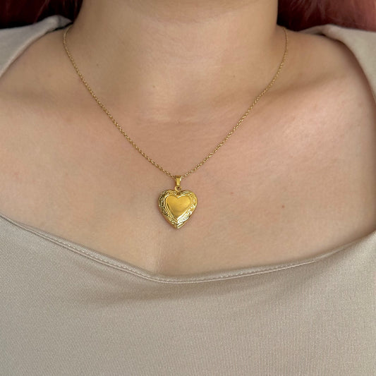 VINTAGE PHOTO LOCKET HEART PENDANT | 18K GOLD PLATED