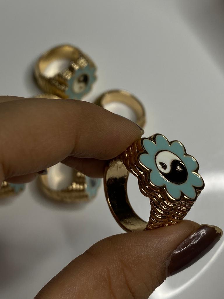 Ying yang flower ring