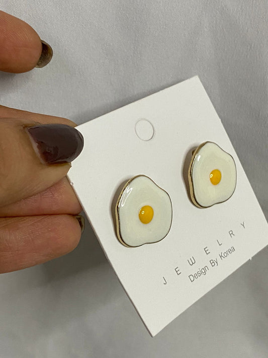 Omelette stud earings