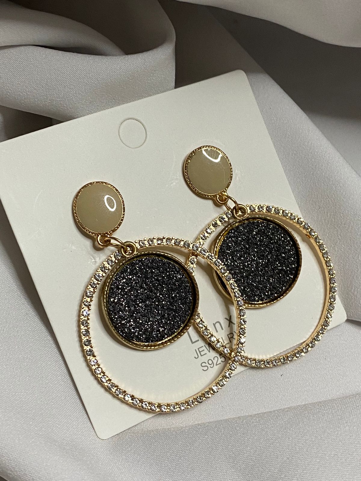 Sparkly earings (wedding vibes)