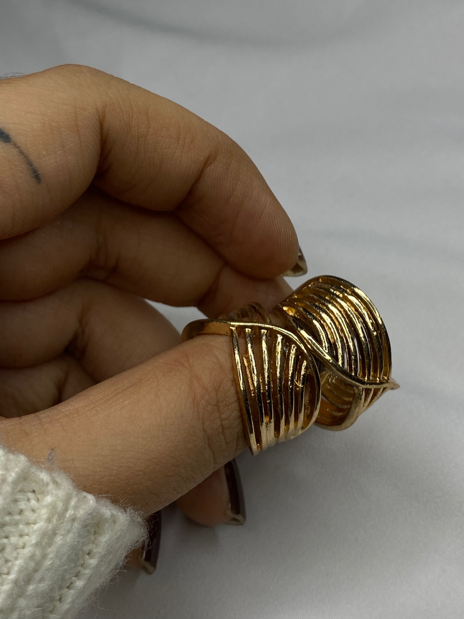 Spiral Wave Gold Ring – KISHARA