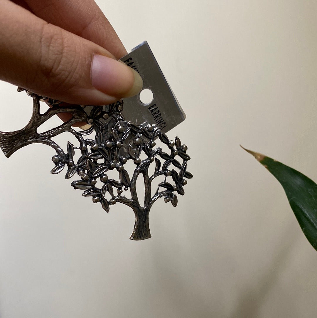 Oxidise tree studs
