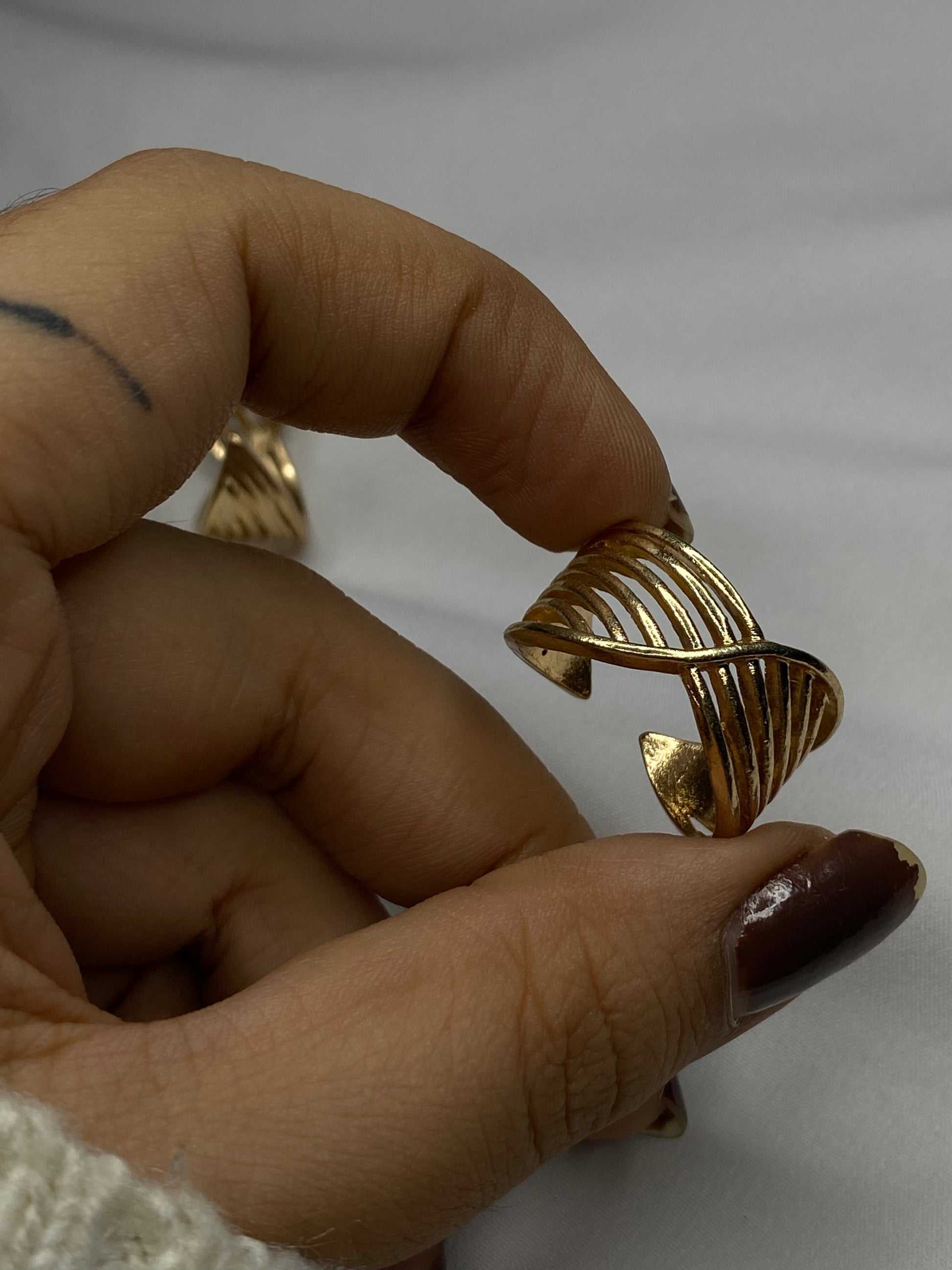 Spiral Wave Gold Ring – KISHARA